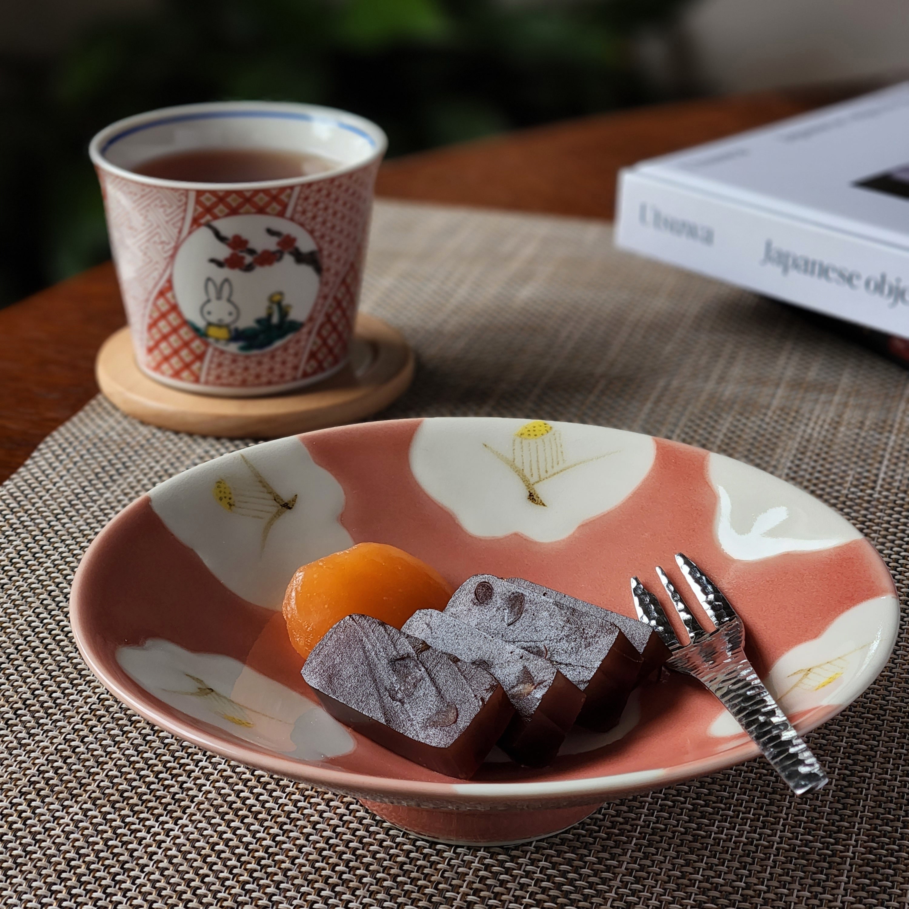 ARITA Ware Small Camellia Flat Bowl