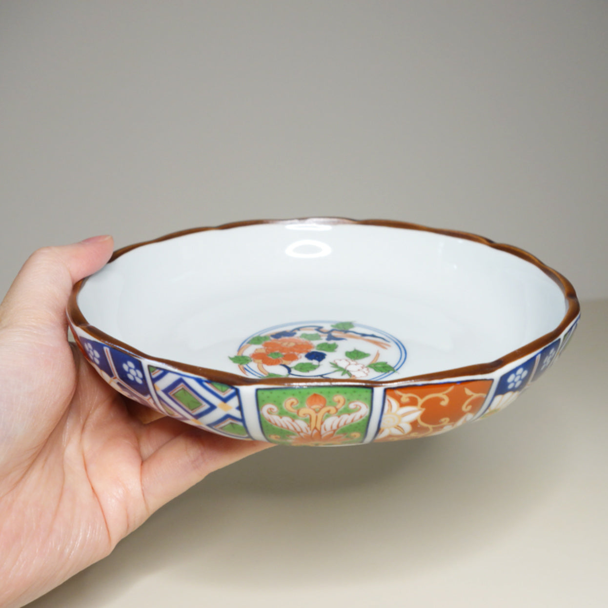 ARITA Ware Koimari Style Plate with Chrysanthemum Plainting