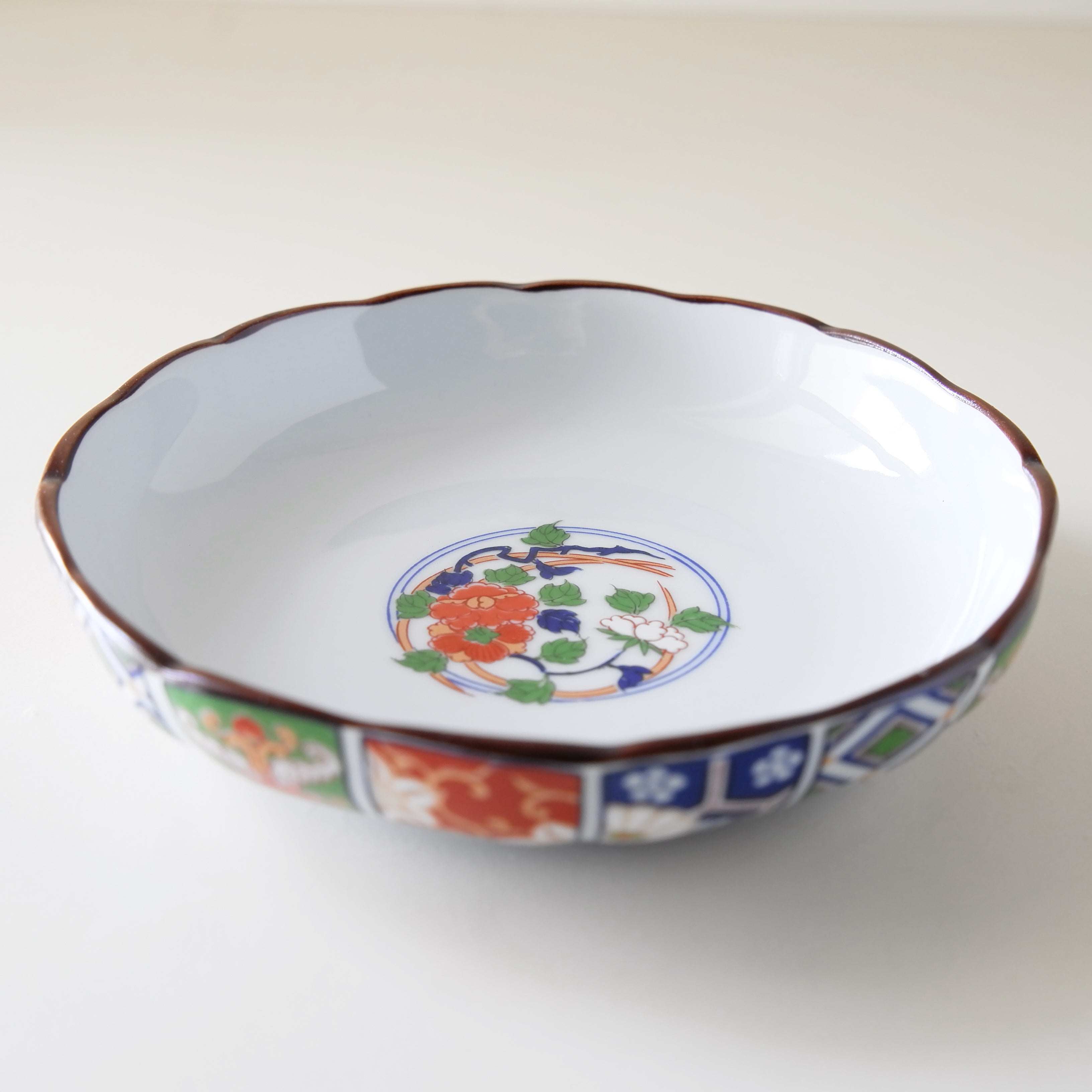 ARITA Ware Koimari Style Plate with Chrysanthemum Plainting