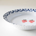 Load image into Gallery viewer, ARITA Ware Strawberry Small Plate
