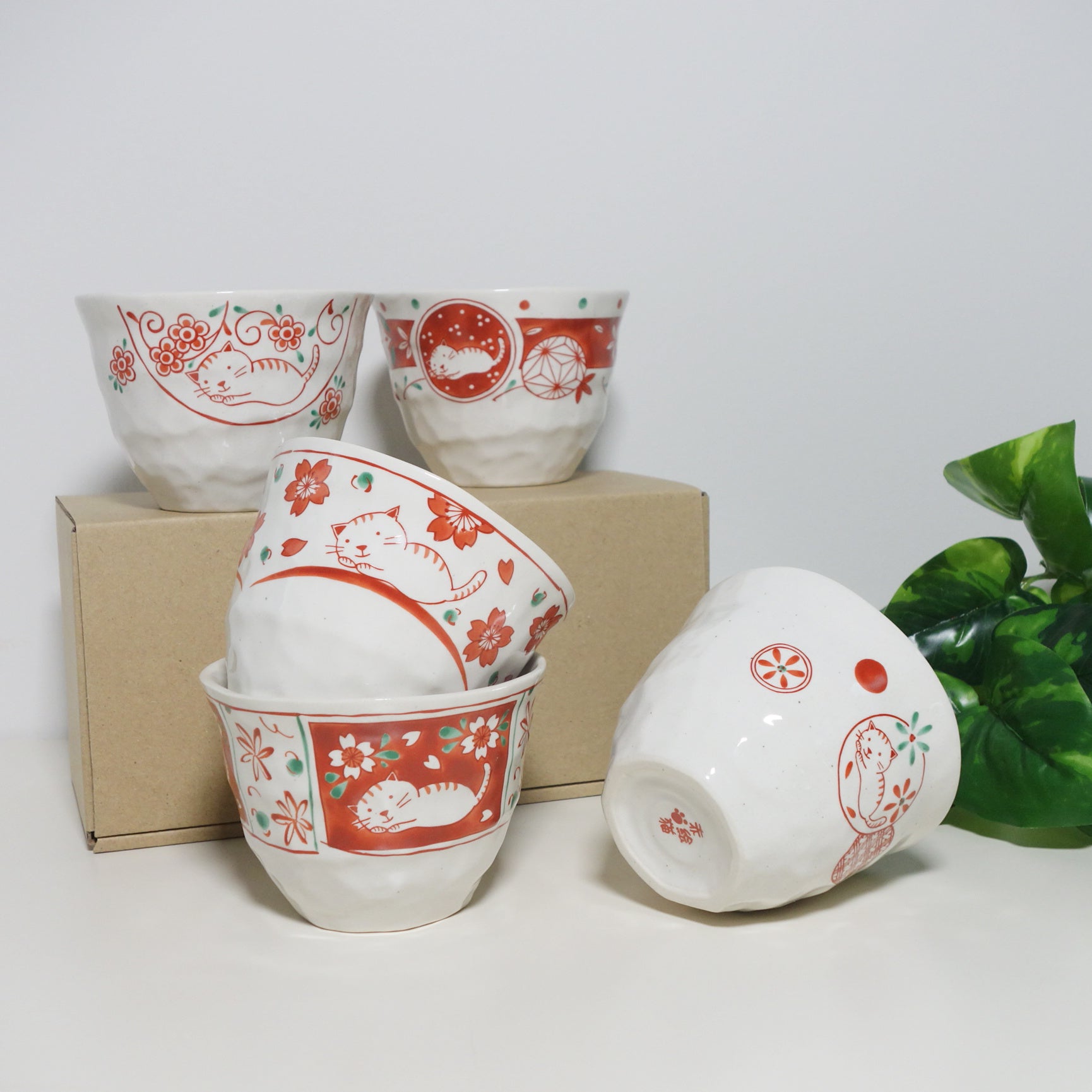 Akae Mino Ware Cat Cup Set