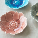 Load image into Gallery viewer, Anemone Seto Ware Plate
