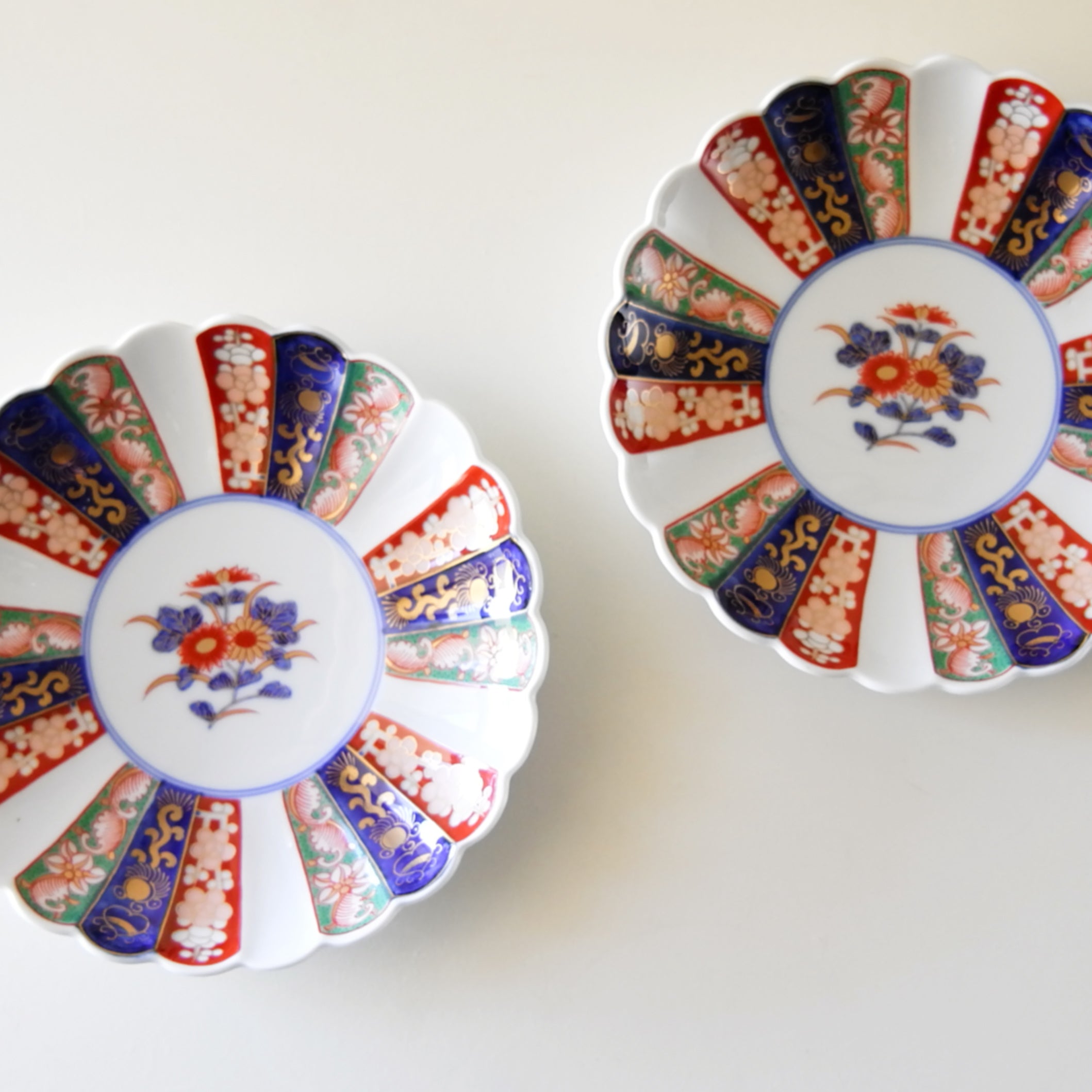 Chrysanthemum Hasami Round Plate