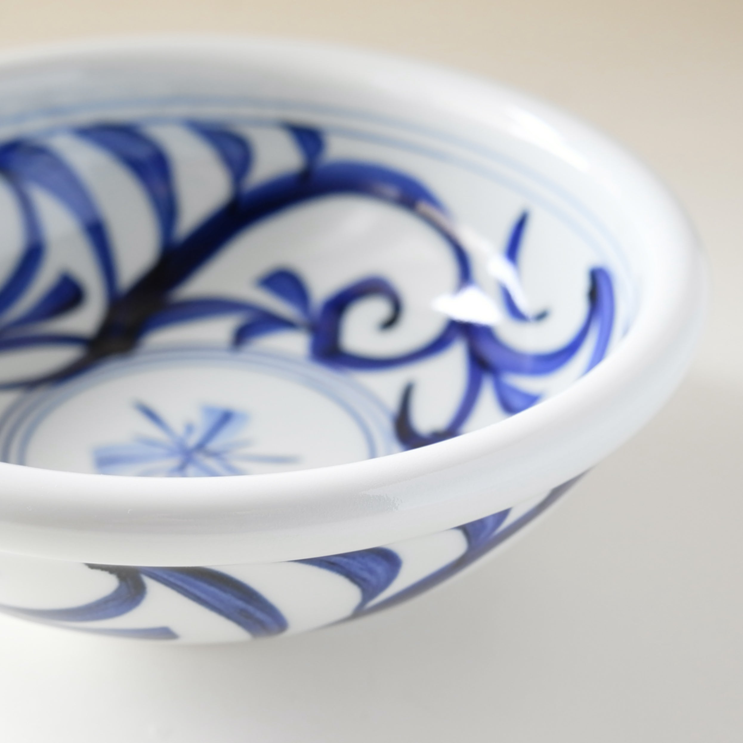 HASAMI Ware Arabesque Donburi Bowl