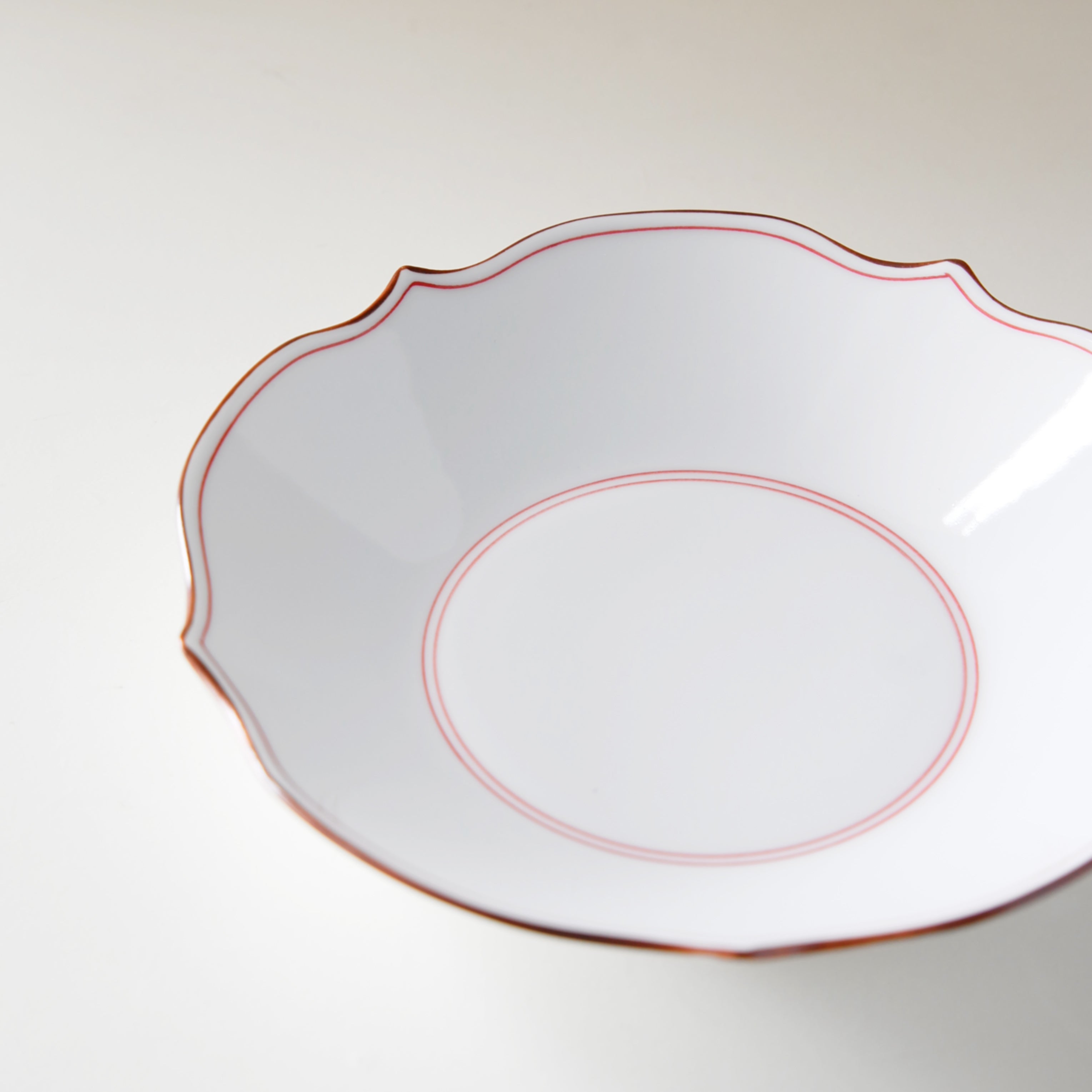 HASAMI Ware Flower-Shaped Deep Plate (Red)