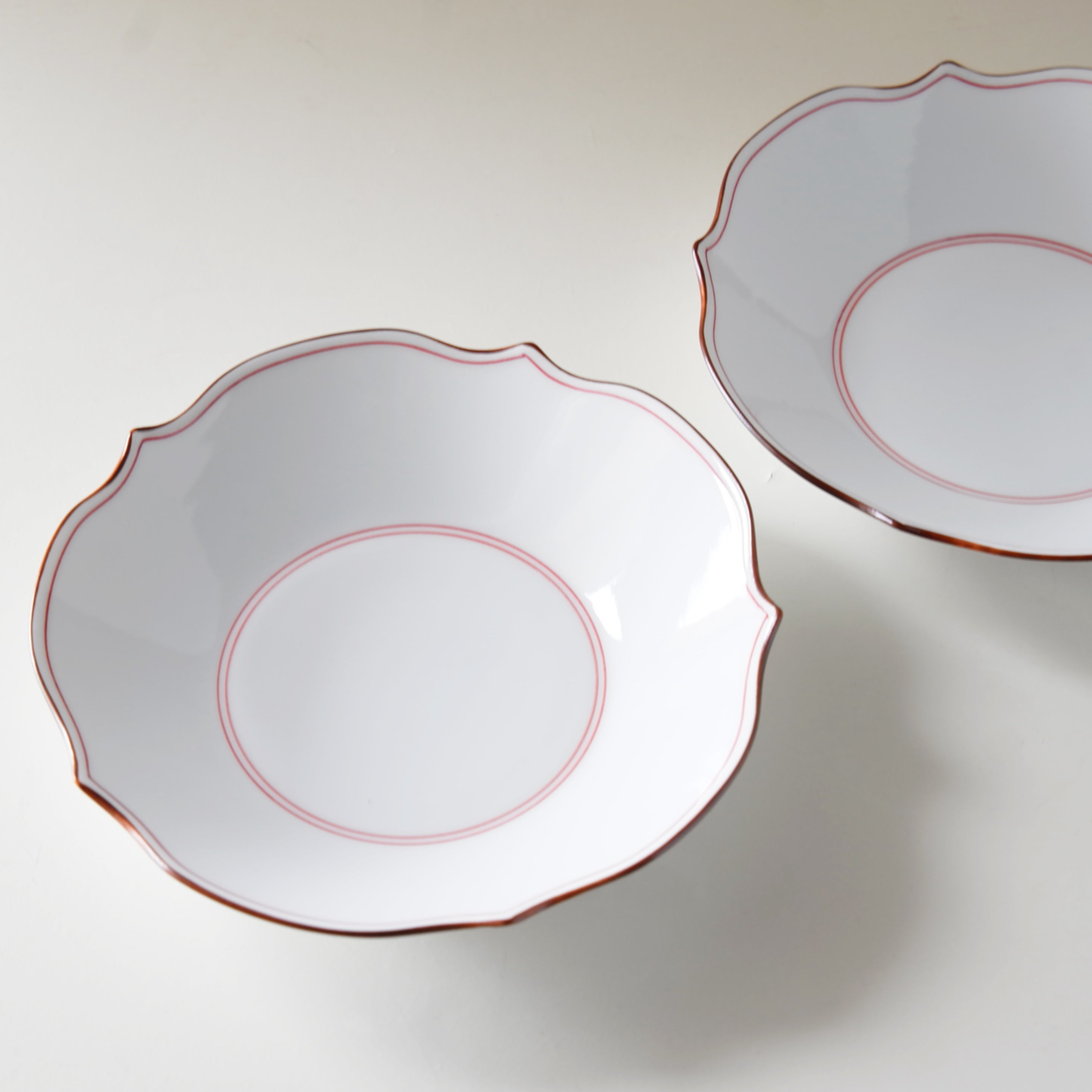 HASAMI Ware Flower-Shaped Deep Plate (Red)