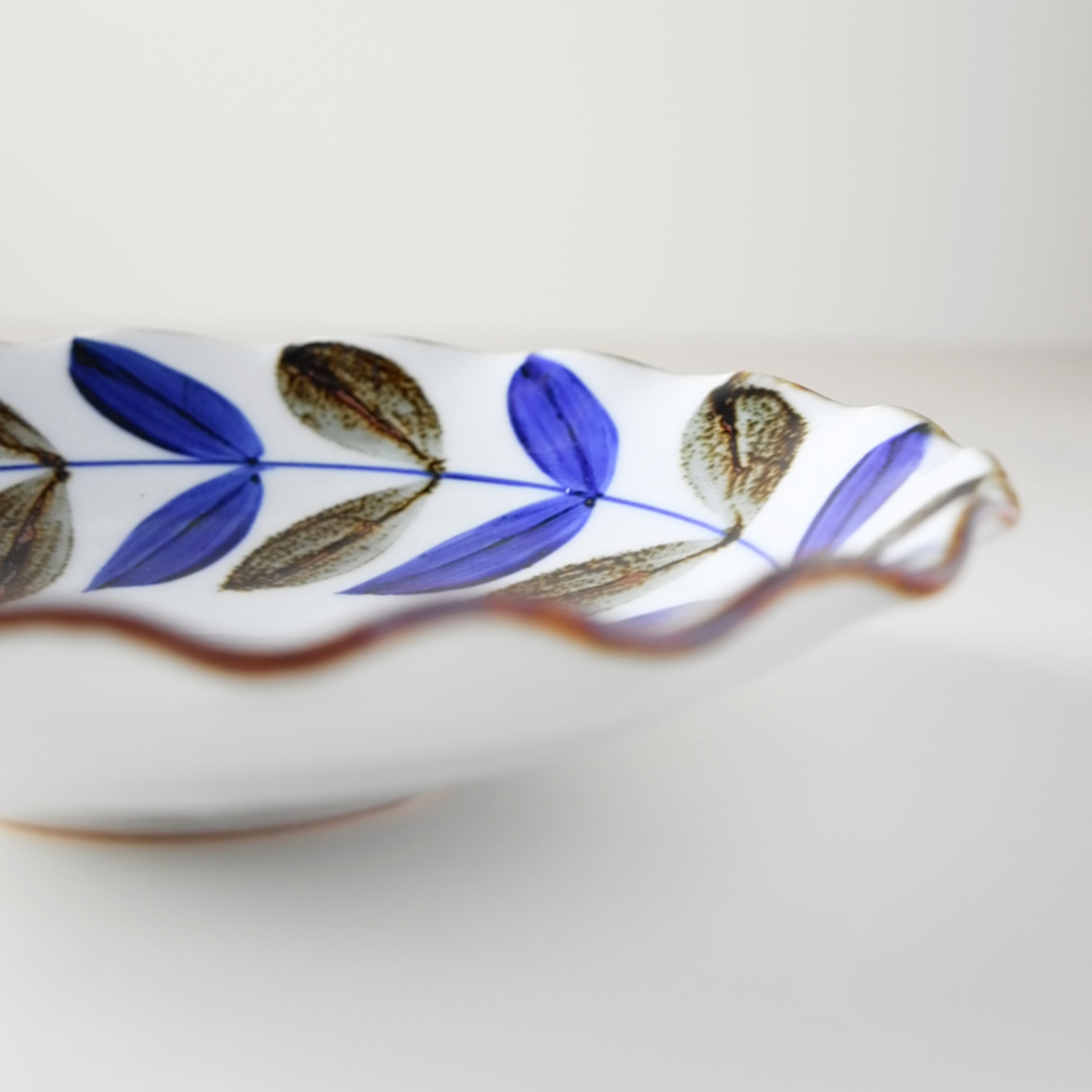 HASAMI Ware Hand-Painted Leaf Plate