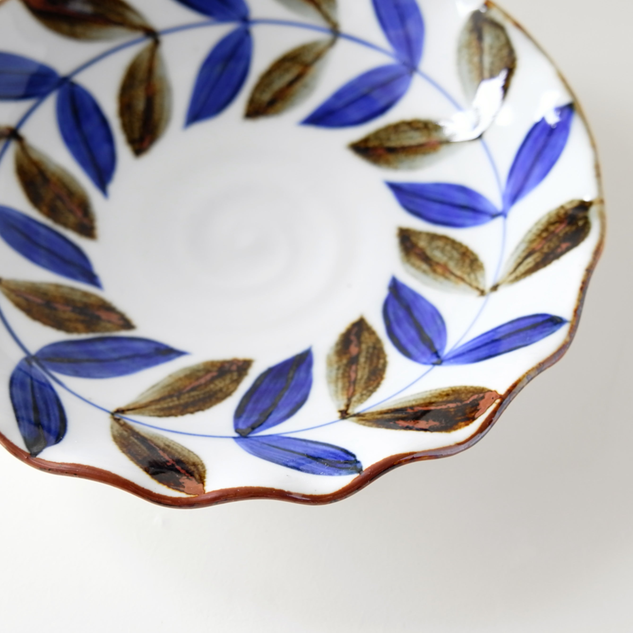 HASAMI Ware Hand-Painted Leaf Plate