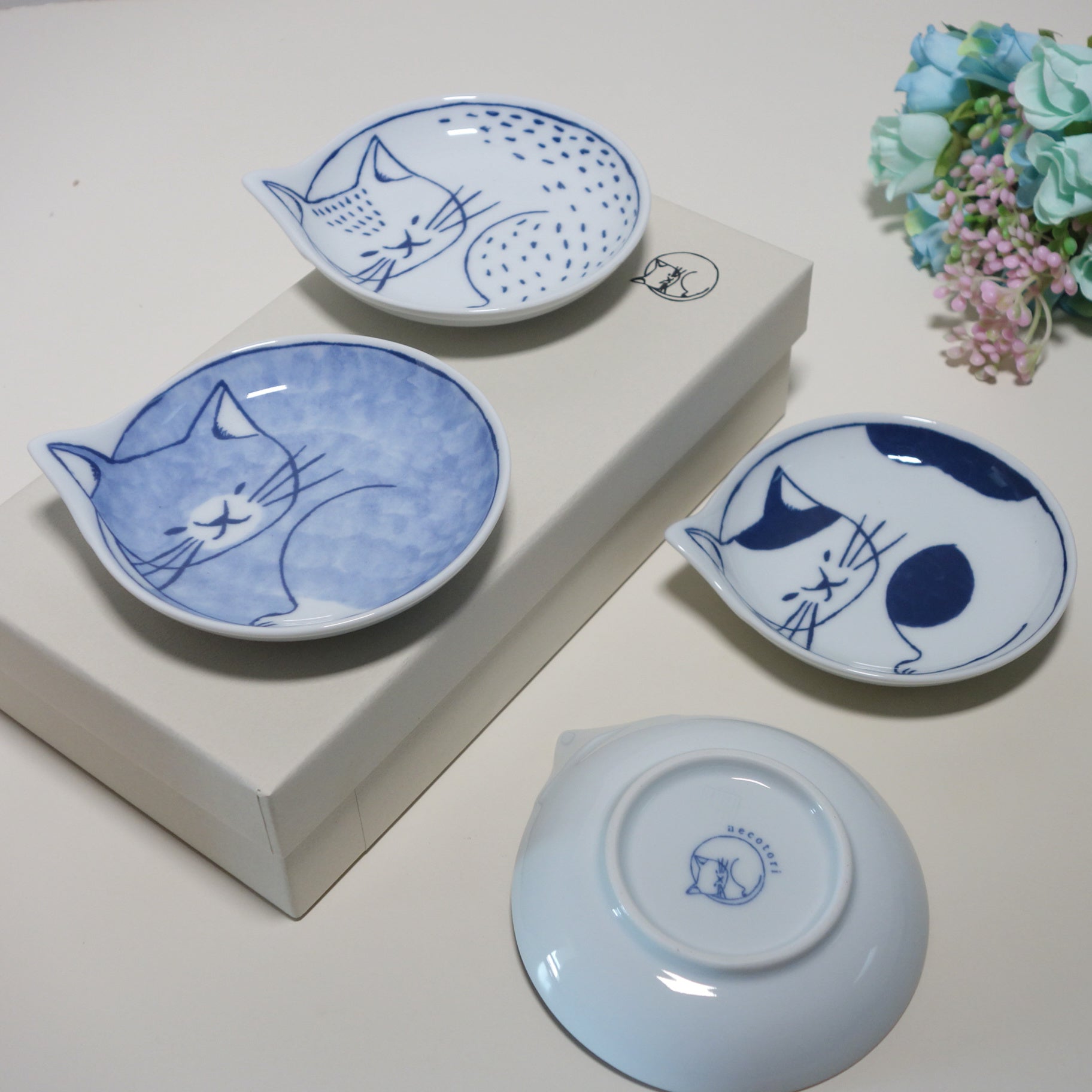 Hasami Cat Small Plate Set