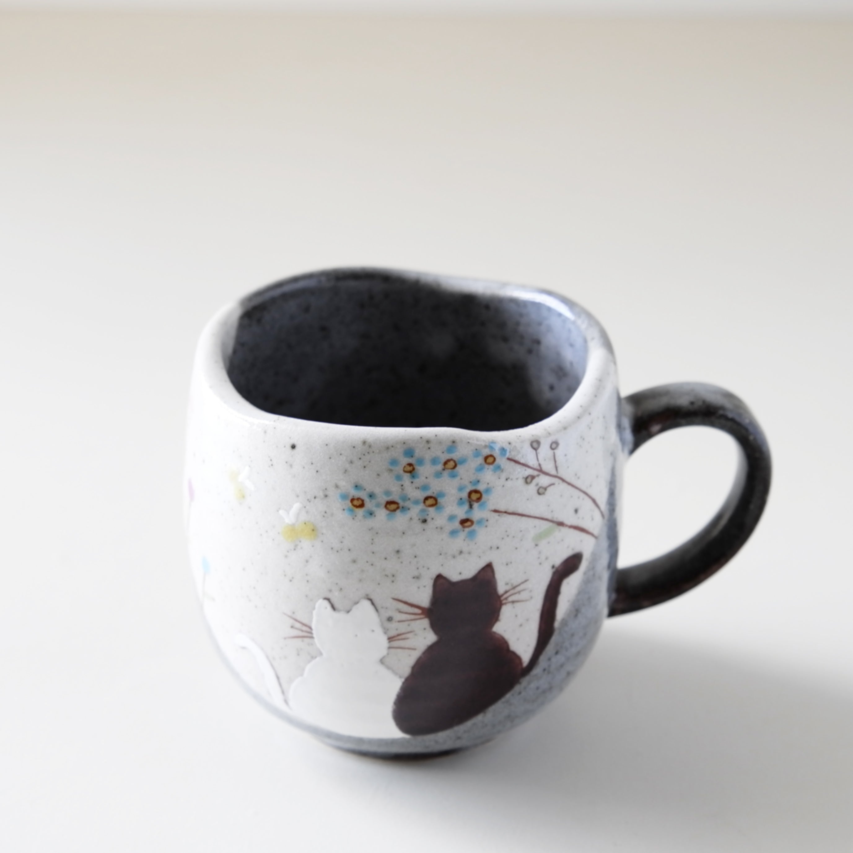 Kutani Ware Cats Mug