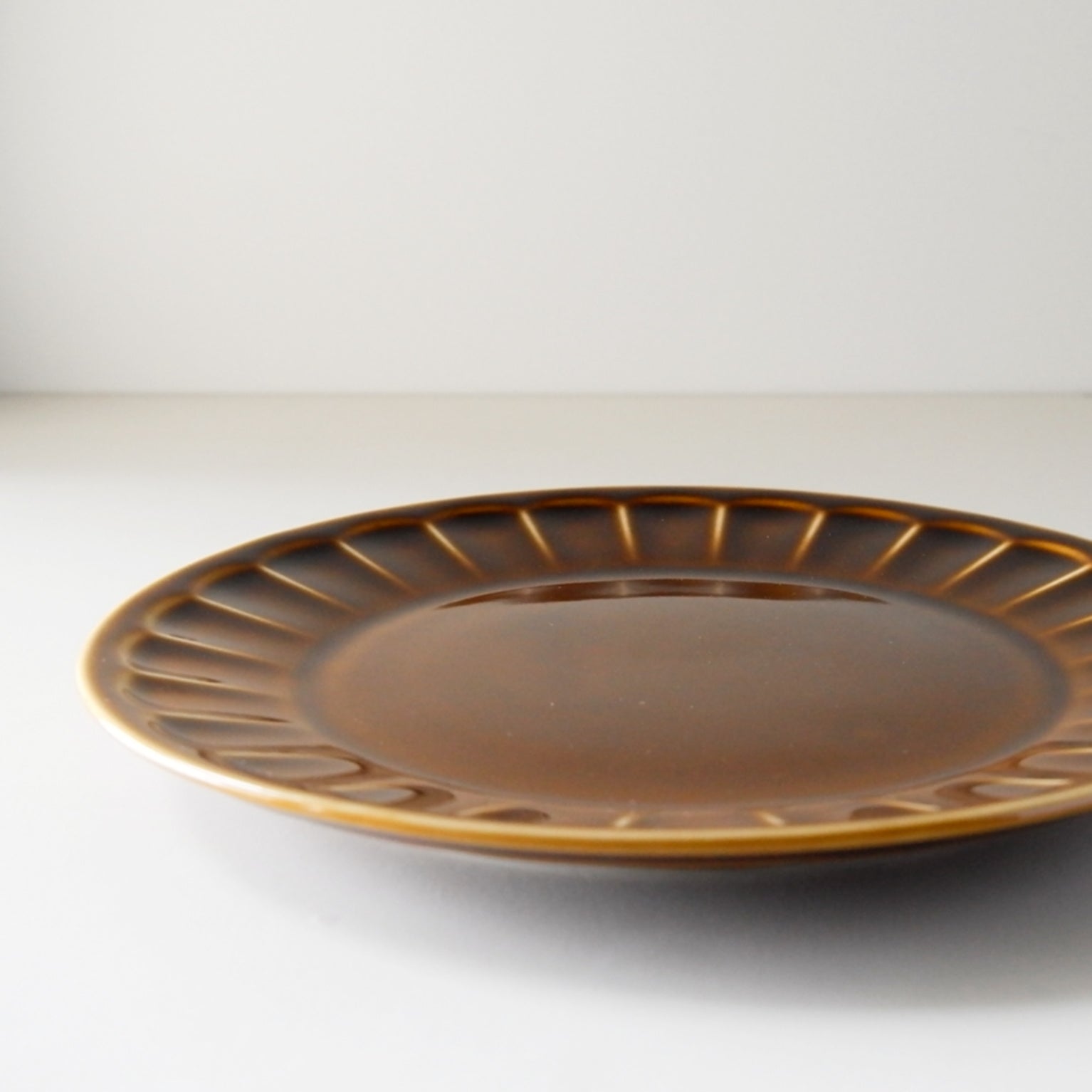 MINO Ware Flower Rim Plate